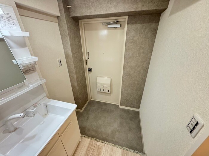 物件内観写真16　(玄関)