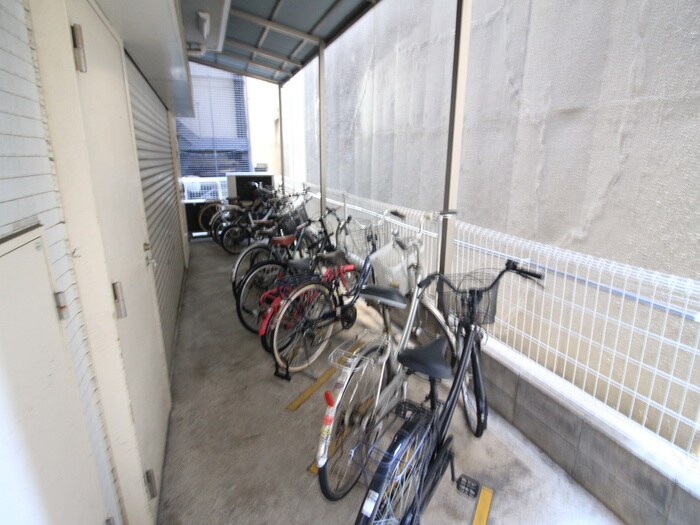 物件外観写真5　(駐輪場)