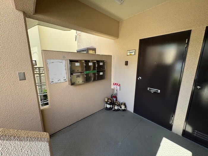 物件外観写真5　(エントランス部分)