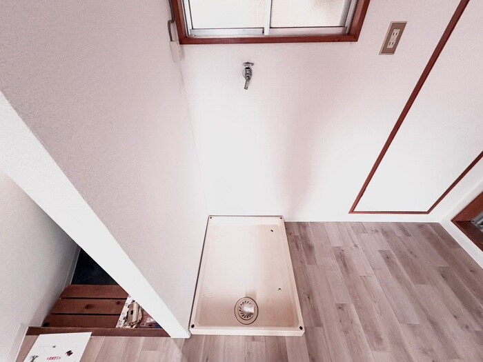 物件内観写真4　(洗濯機置場)