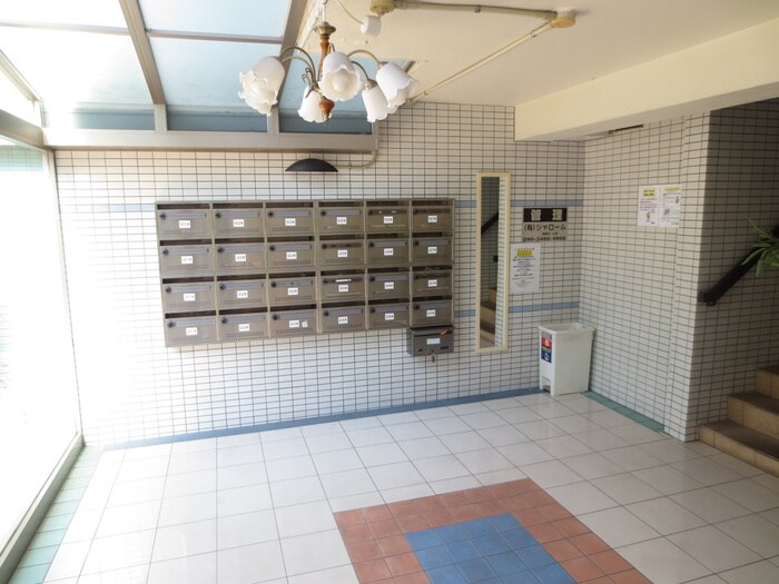 物件外観写真2　(エントランス部分)