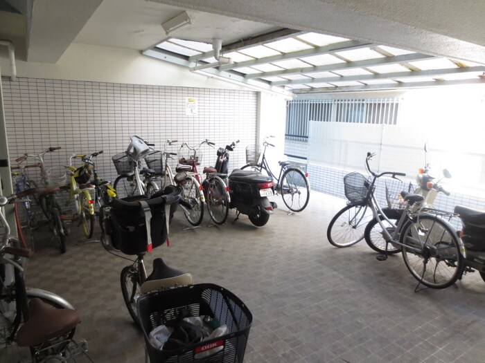 物件外観写真3　(駐輪場)