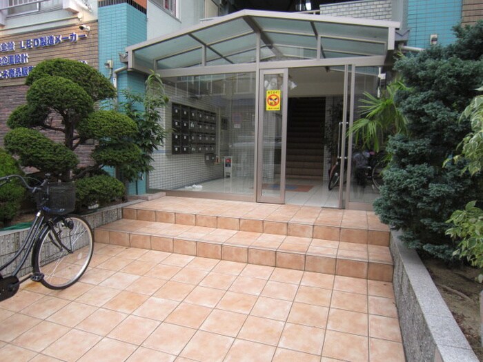 物件外観写真4　(エントランス部分)