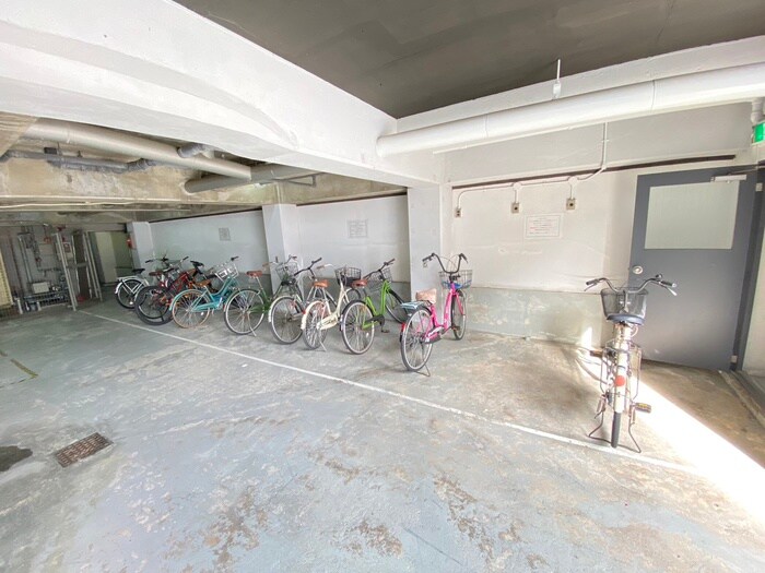 物件外観写真3　(駐輪場)