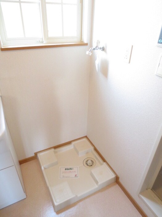 物件内観写真11　(洗濯機置場)