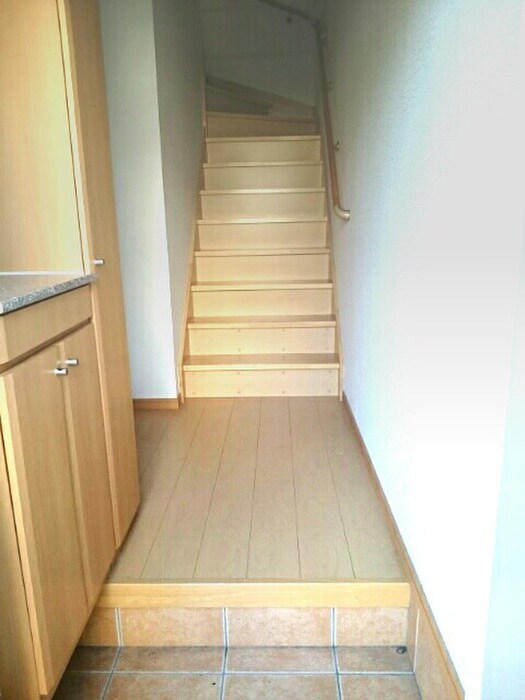 物件内観写真12　(玄関)