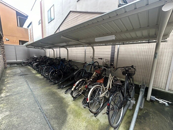 物件外観写真4　(駐輪場)