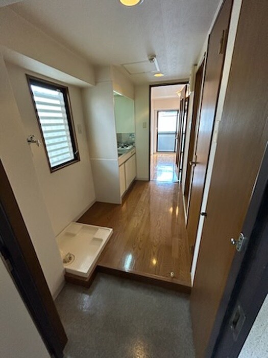 物件内観写真7　(玄関)