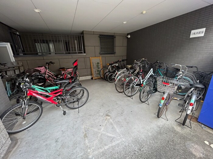 物件外観写真4　(駐輪場)