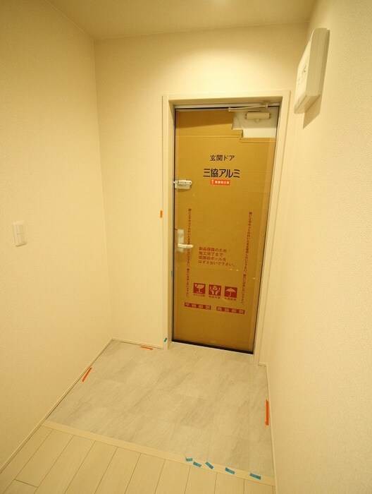 物件内観写真8　(玄関)