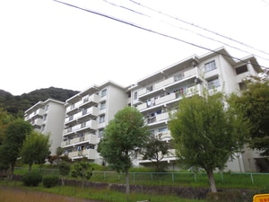 若山台住宅２７号棟５０５号外観写真