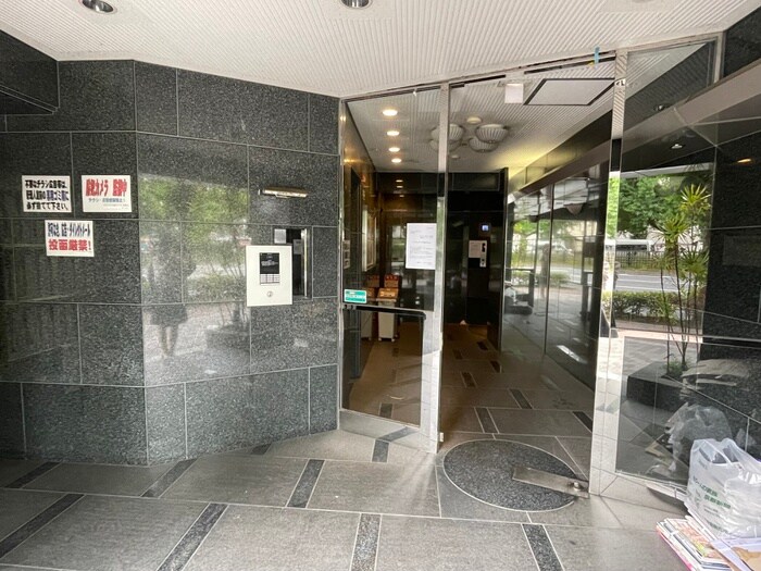 物件外観写真2　(エントランス部分)