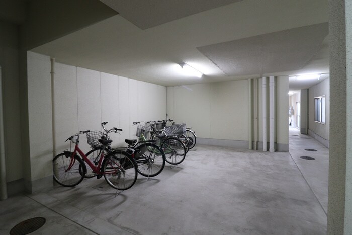 物件外観写真3　(駐輪場)