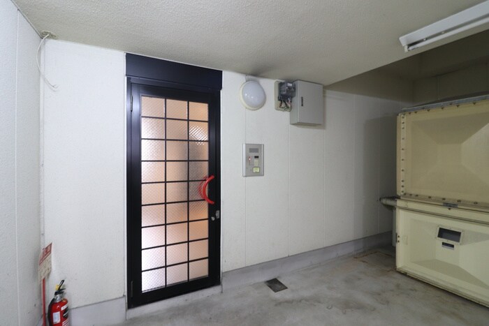 物件外観写真4　(エントランス部分)