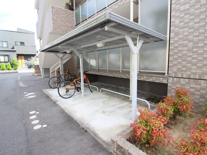 物件外観写真3　(駐輪場)