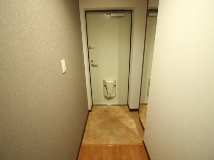 物件内観写真16　(玄関)