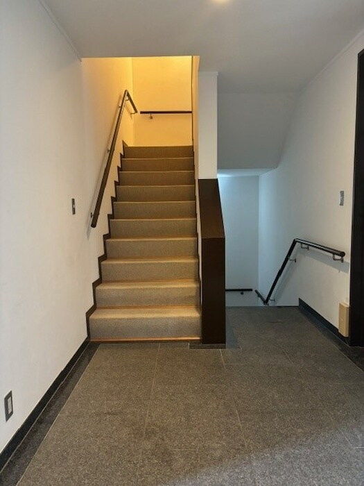 物件内観写真12　(玄関)