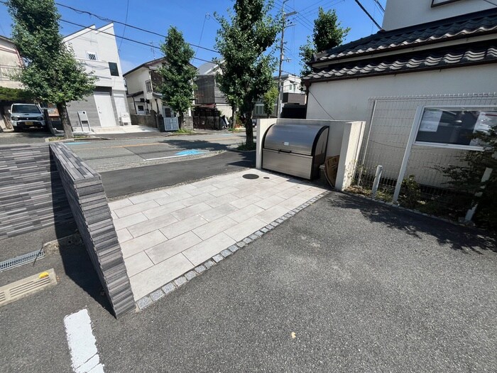 物件外観写真3　(エントランス部分)