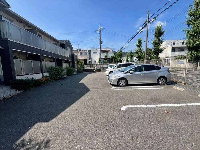 物件外観写真4　(駐車場)