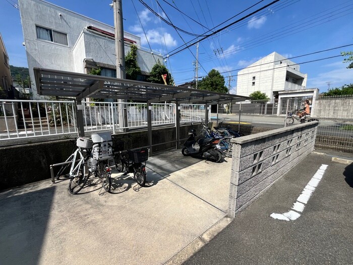 物件外観写真5　(駐輪場)
