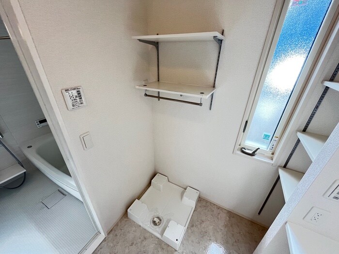 物件内観写真13　(洗濯機置場)