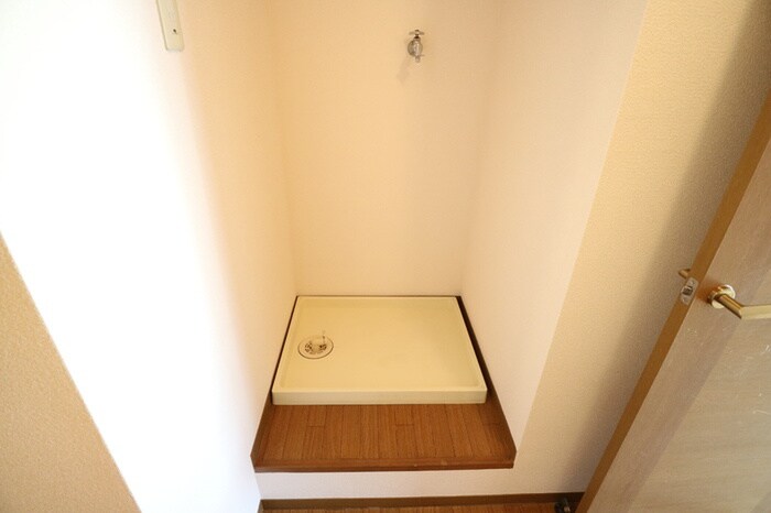 物件内観写真12　(洗濯機置場)