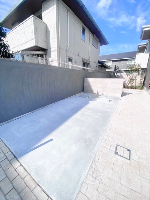 物件外観写真4　(駐車場)