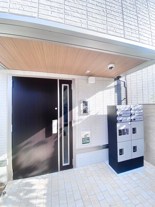 物件外観写真5　(エントランス部分)