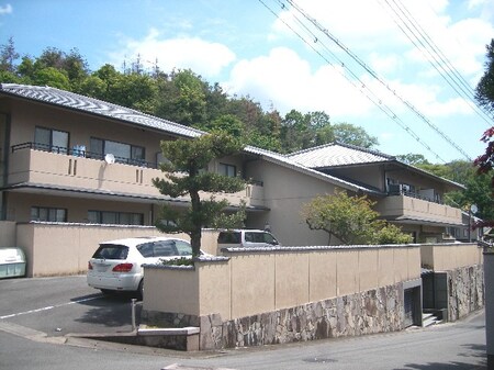 パインフィ－ルド山科外観写真