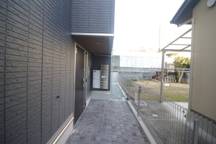 物件外観写真5　(エントランス部分)