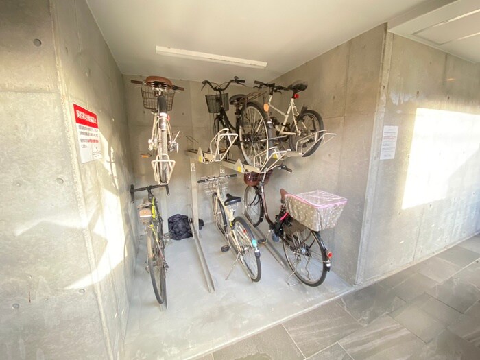 物件外観写真3　(駐輪場)