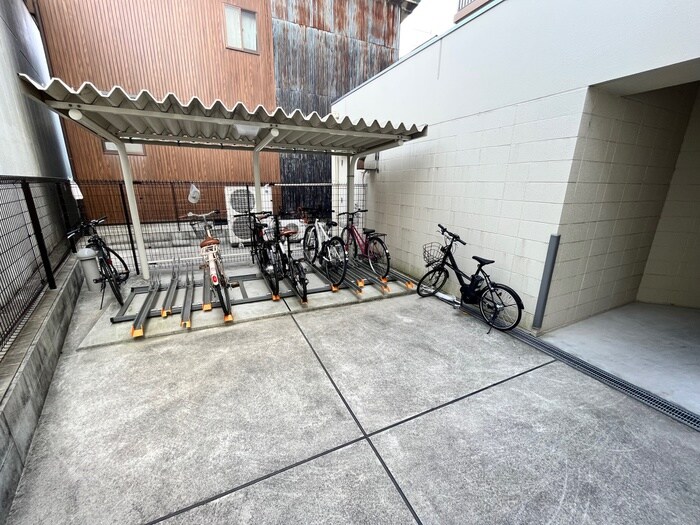 物件外観写真5　(駐輪場)