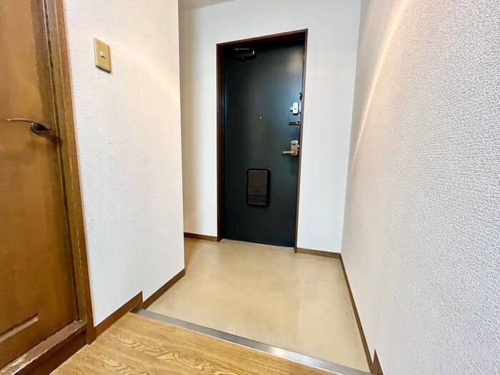 物件内観写真14　(玄関)