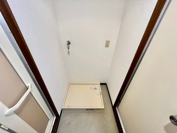 物件内観写真15　(洗濯機置場)