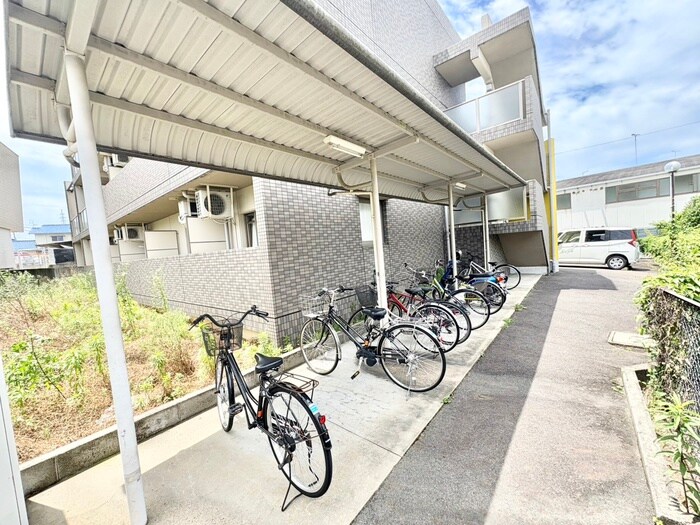 物件外観写真3　(駐輪場)
