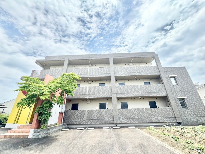 物件外観写真4　(エントランス部分)