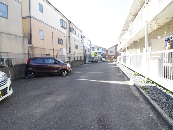 物件外観写真6　(駐車場)