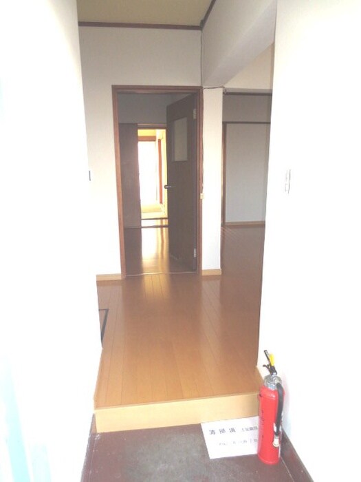 物件内観写真16　(玄関)