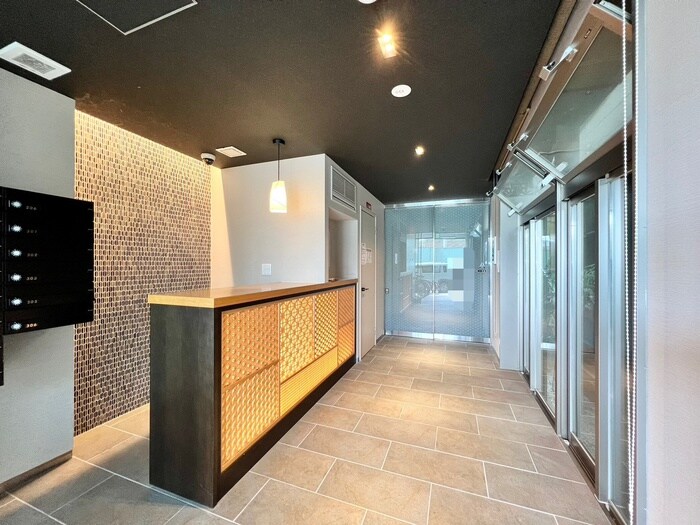 物件外観写真2　(エントランス部分)