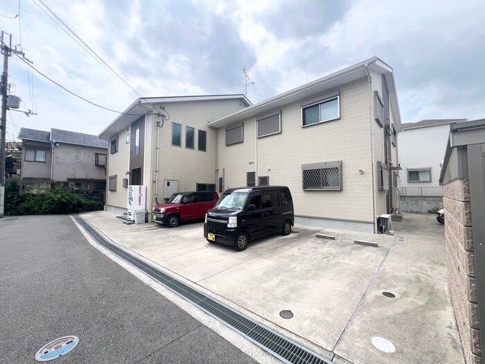 物件外観写真2　(駐車場)