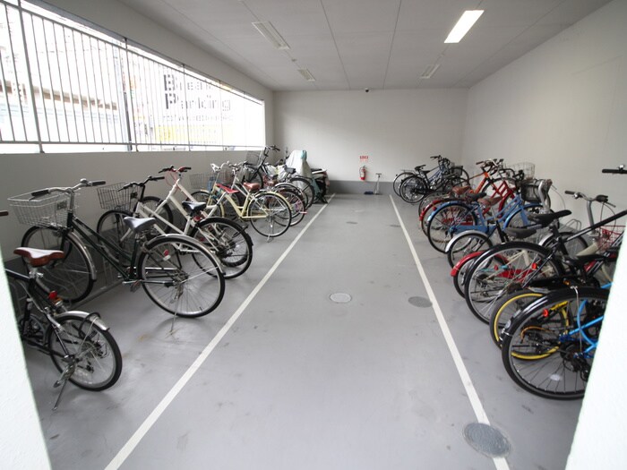 物件外観写真5　(駐輪場)