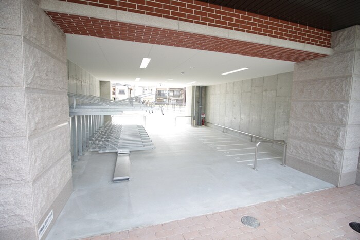 物件外観写真3　(駐輪場)