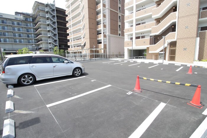 物件外観写真5　(駐車場)