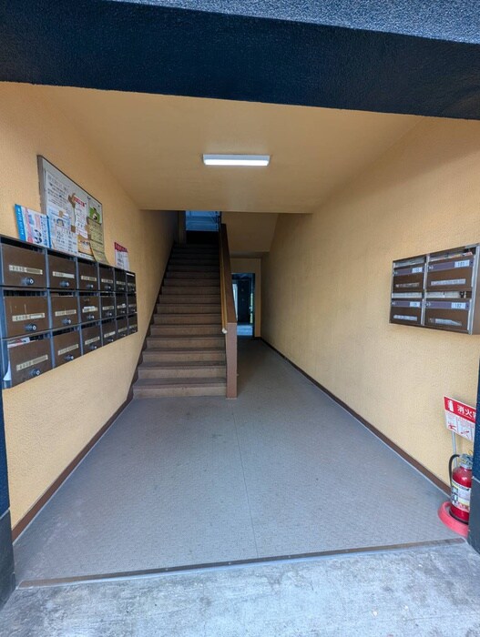 物件外観写真3　(エントランス部分)