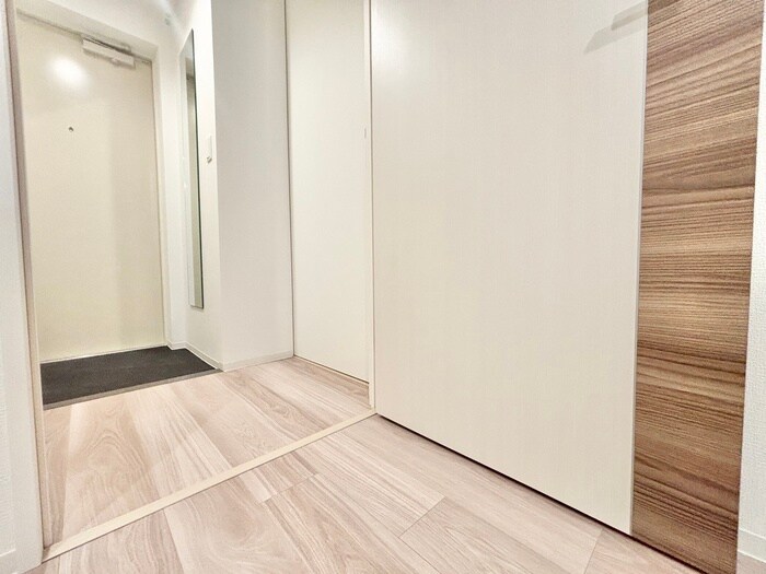 物件内観写真13　(玄関)