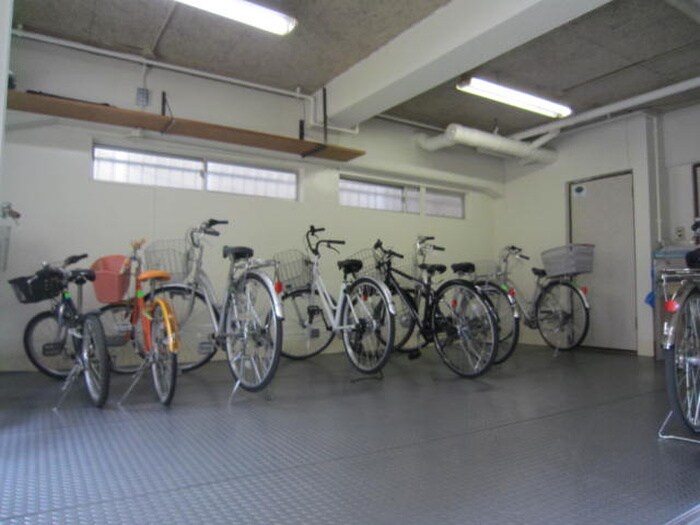 物件外観写真3　(駐輪場)