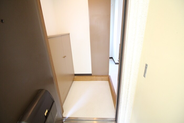 物件内観写真10　(玄関)