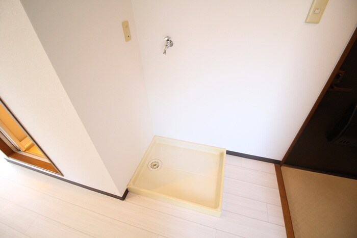 物件内観写真12　(洗濯機置場)