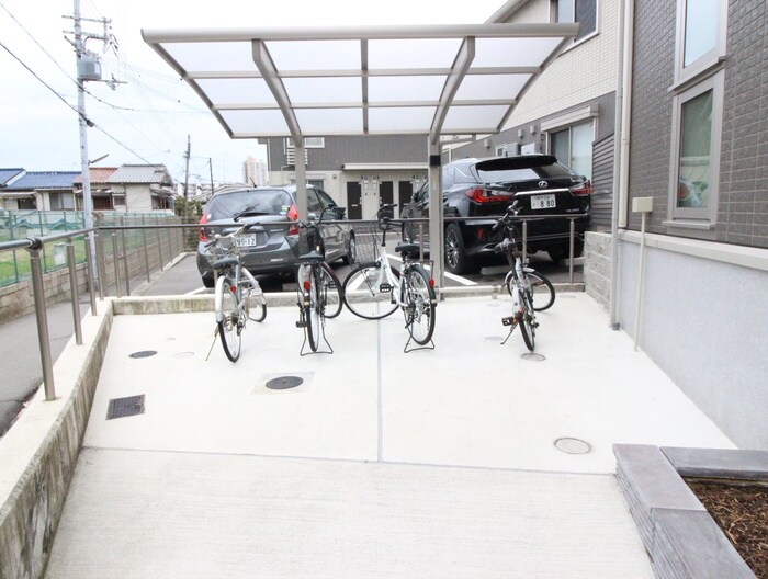 物件外観写真2　(駐輪場)