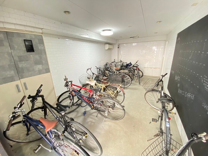 物件外観写真5　(駐輪場)